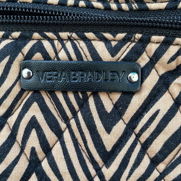 Vera Bradley crossbody purse EUC measures  8 x 8 - Picture 3 of 8